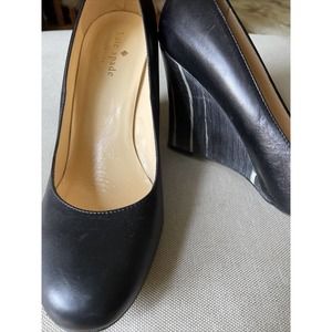 Kate Spade Black leather stripe like Wedge Heels Size 7 1/2 EUC
